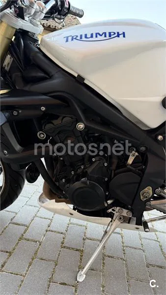 Triumph Street Triple – Vista 8