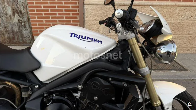 Triumph Street Triple – Vista 9