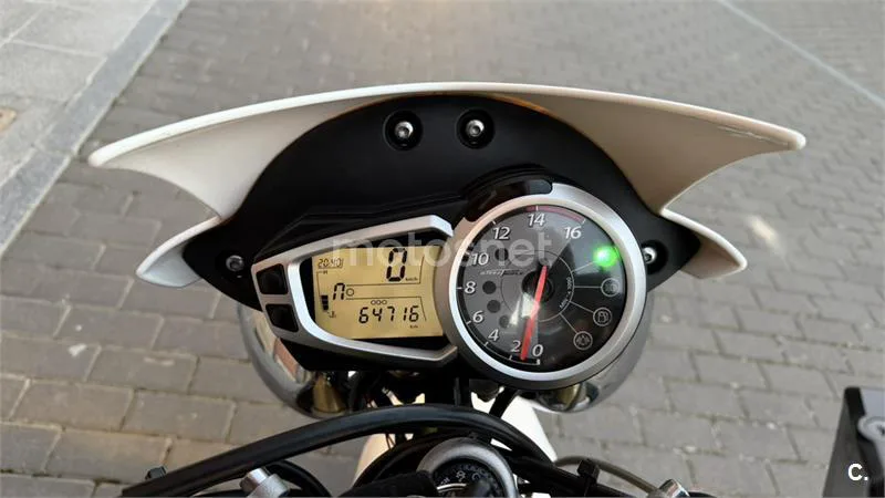 Triumph Street Triple – Vista 10