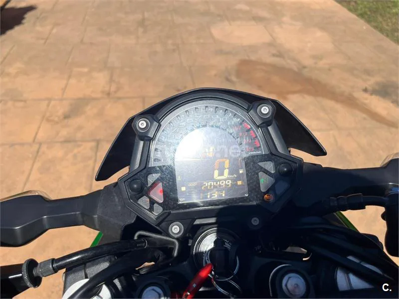 Kawasaki Z400 – Vista 8