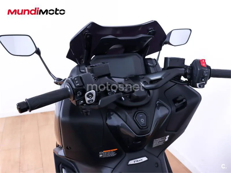 Yamaha TMAX – Vista 11