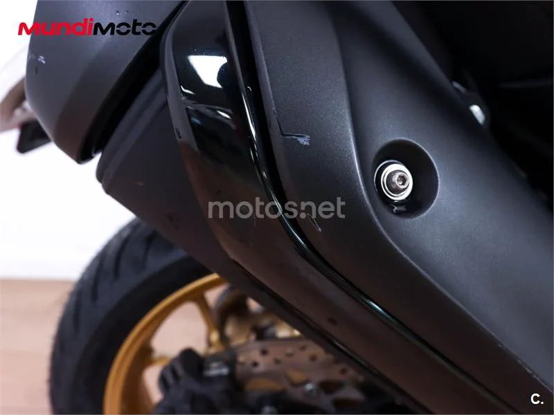 Yamaha TMAX – Vista 15