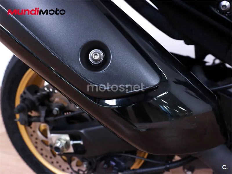 Yamaha TMAX – Vista 16