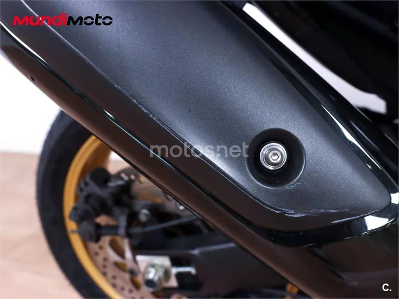 Yamaha TMAX – Vista 17