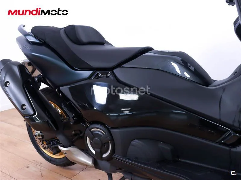 Yamaha TMAX – Vista 19