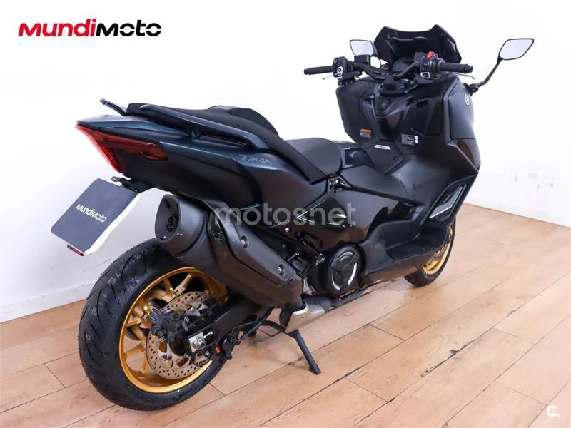 Yamaha TMAX – Vista 3