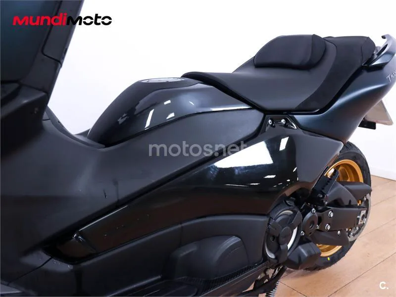 Yamaha TMAX – Vista 10