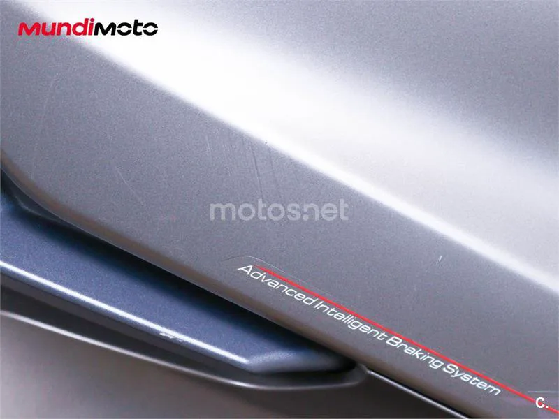 Kymco AK 550 – Vista 17