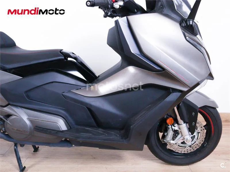 Kymco AK 550 – Vista 23