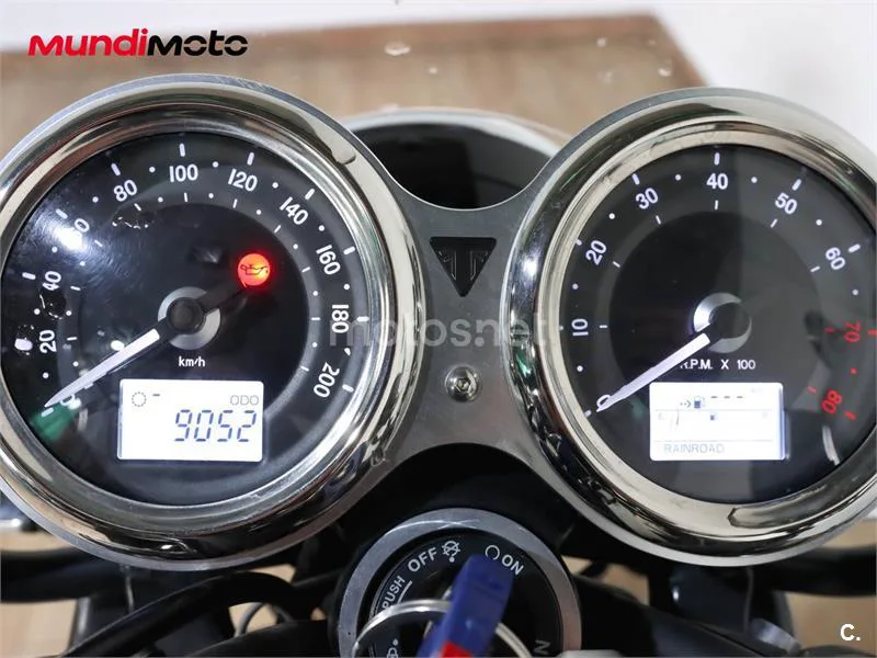 Triumph Bonneville T120 – Vista 12