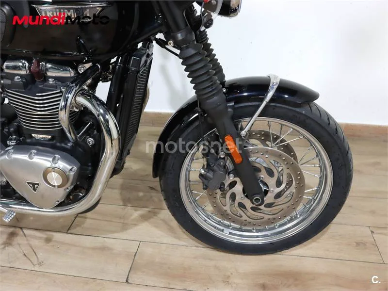Triumph Bonneville T120 – Vista 20