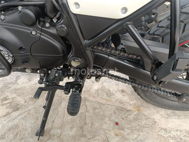 Royal Enfield Scram 411 – Vista 11