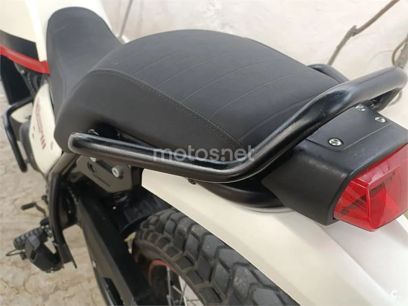 Royal Enfield Scram 411 – Vista 8