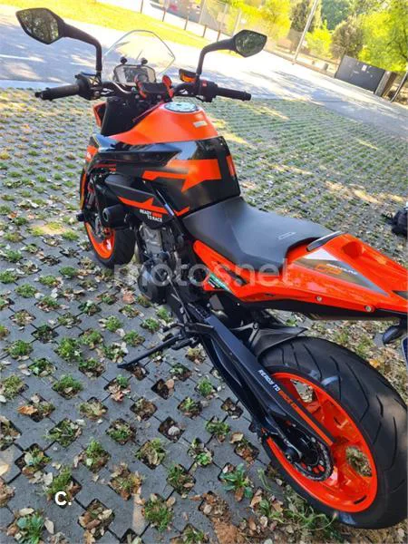 KTM 890 – Vista 6