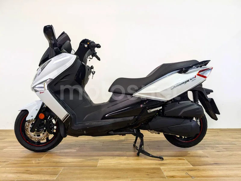SYM Joymax 125 – Vista 5