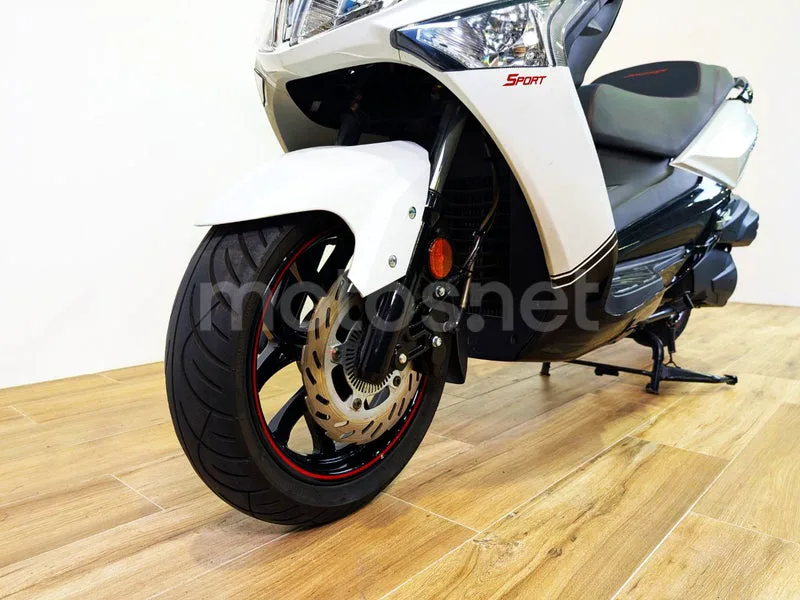 SYM Joymax 125 – Vista 6