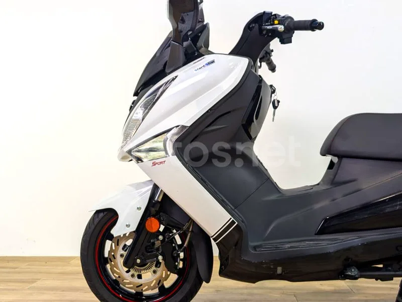 SYM Joymax 125 – Vista 8