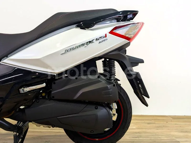 SYM Joymax 125 – Vista 9