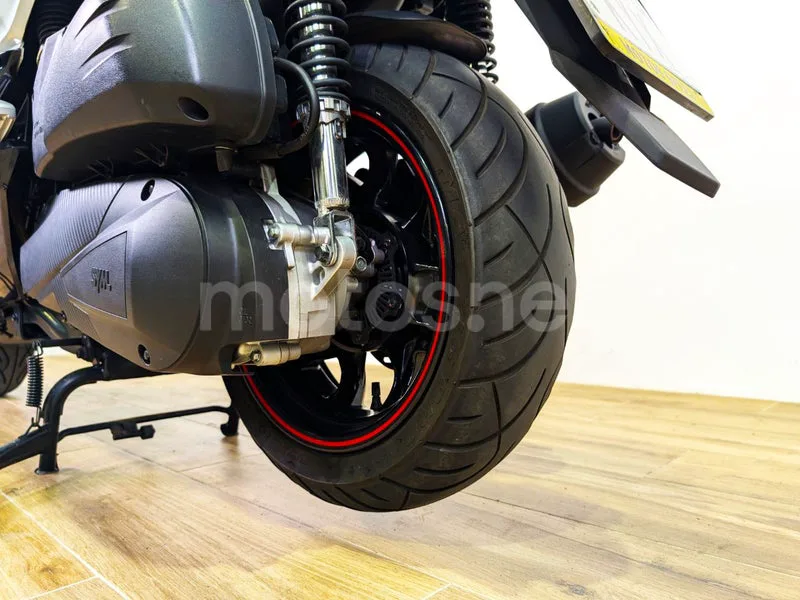 SYM Joymax 125 – Vista 10