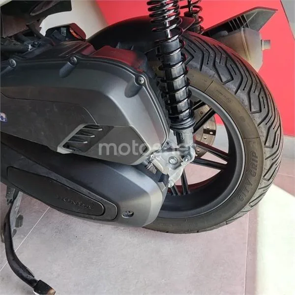 Honda Forza 125 – Vista 15