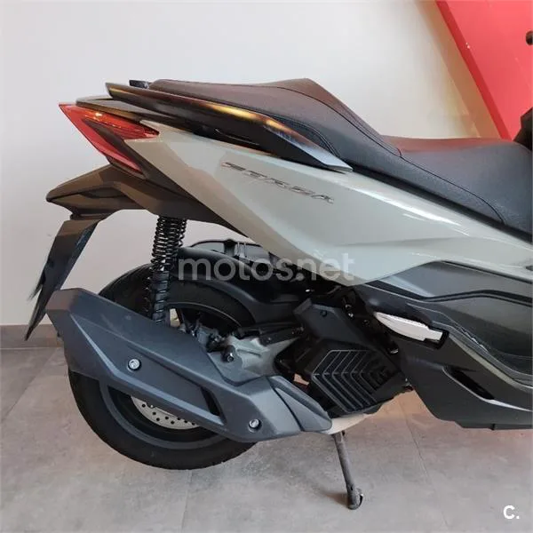 Honda Forza 125 – Vista 10