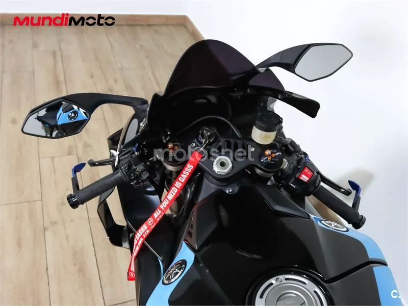 Yamaha R1 – Vista 11