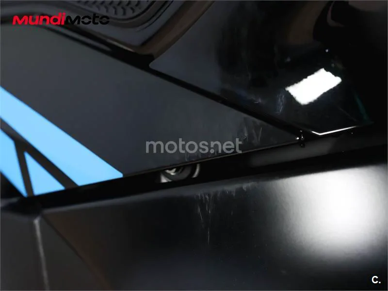 Yamaha R1 – Vista 13