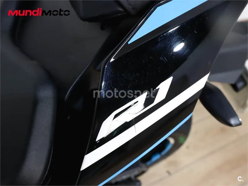 Yamaha R1 – Vista 15