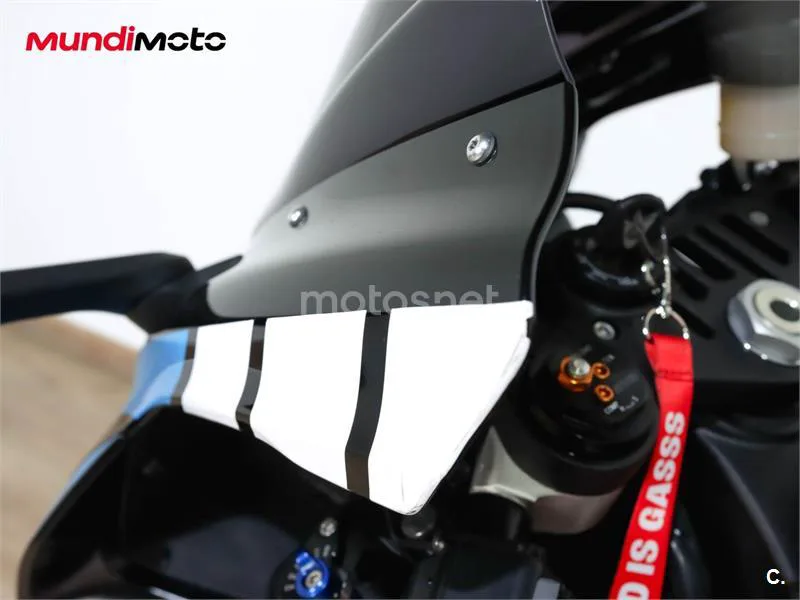 Yamaha R1 – Vista 19