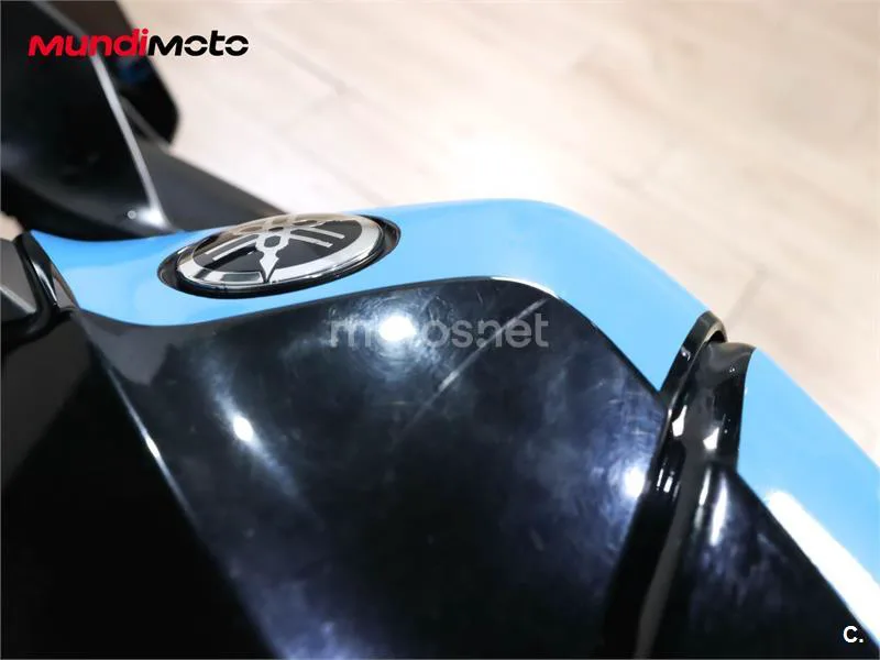 Yamaha R1 – Vista 25