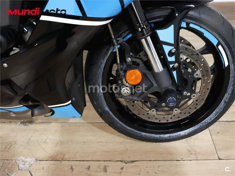 Yamaha R1 – Vista 28