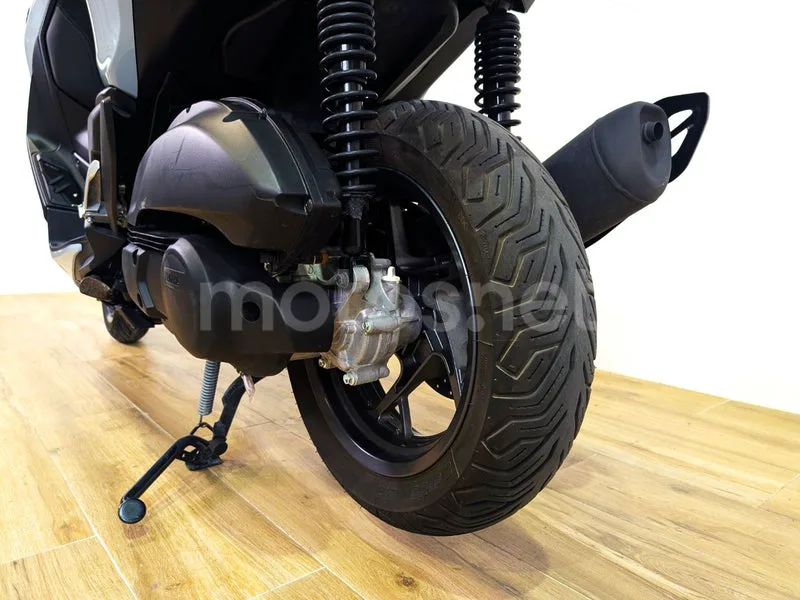 Yamaha XMAX 125 – Vista 10
