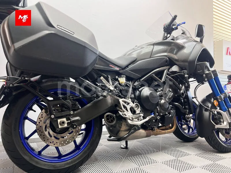 Yamaha Niken – Vista 5