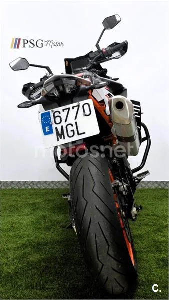 KTM 890 – Vista 8
