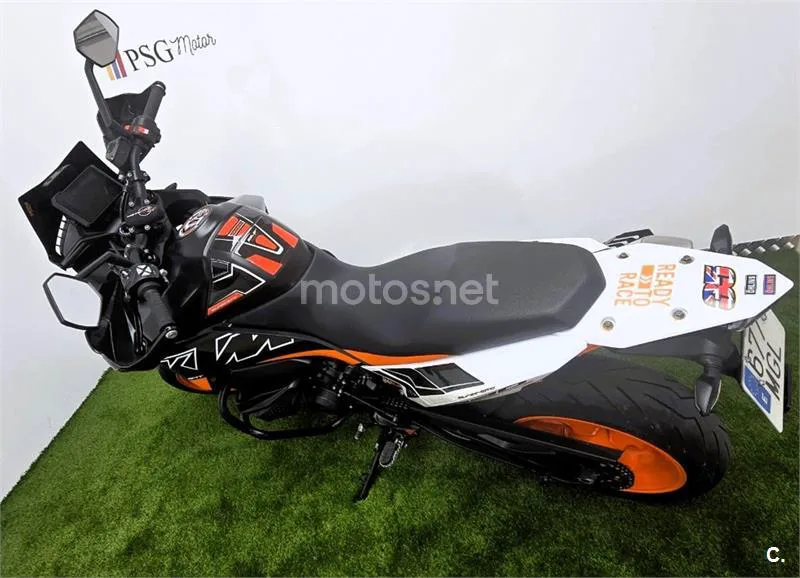 KTM 890 – Vista 9