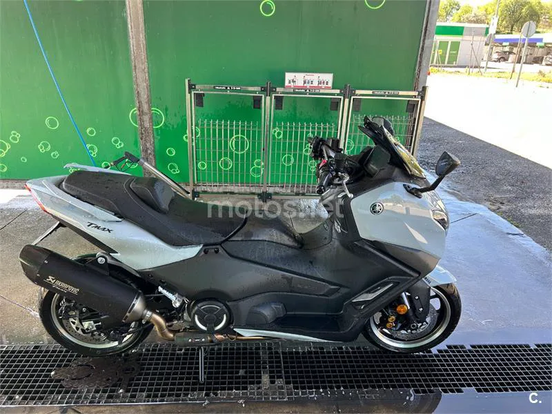 Yamaha TMAX - Vista 3