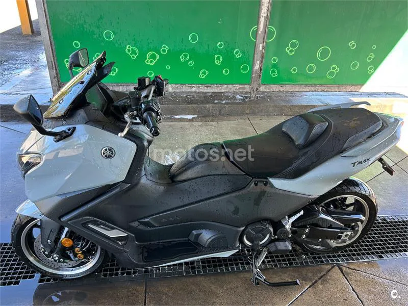 Yamaha TMAX - Vista 4