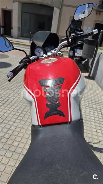 Ducati Monster 750 - Vista 21