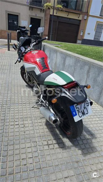 Ducati Monster 750 - Vista 5