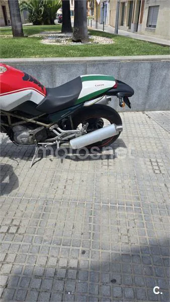 Ducati Monster 750 - Vista 7