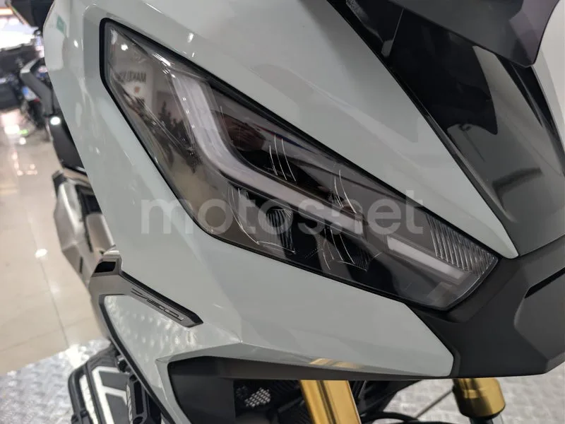 Honda X-ADV - Vista 15