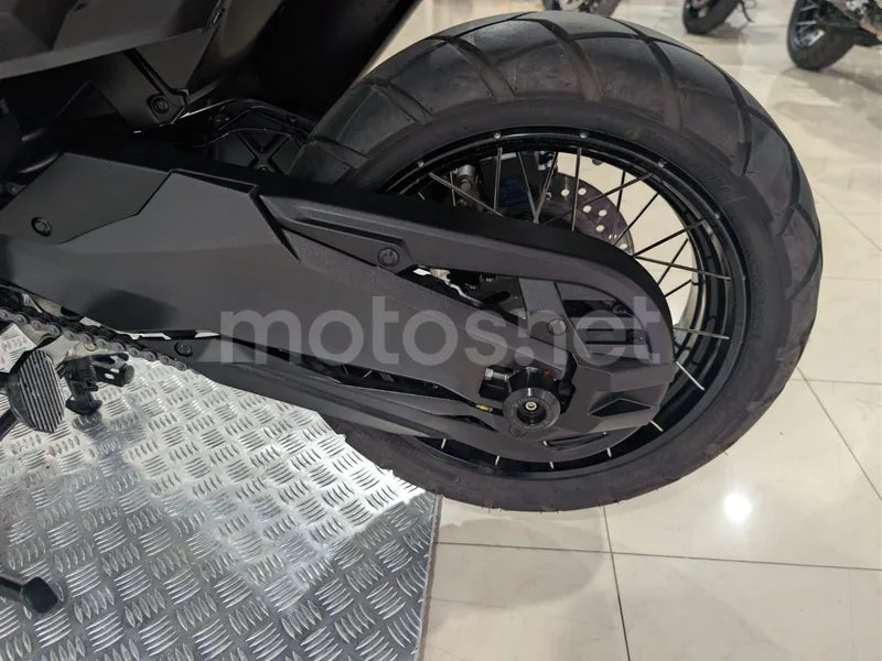 Honda X-ADV - Vista 25