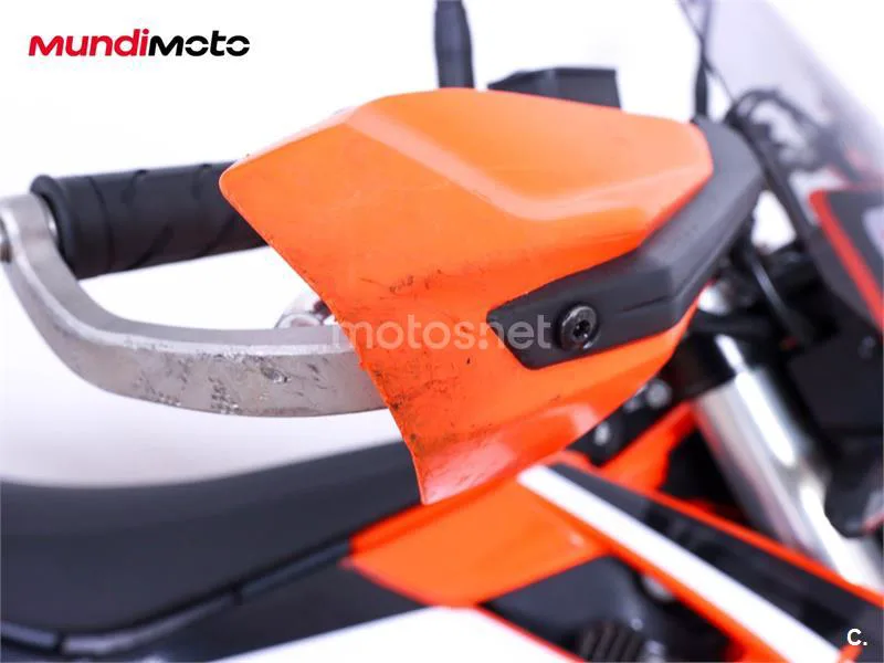 KTM 690 Enduro R – Vista 16