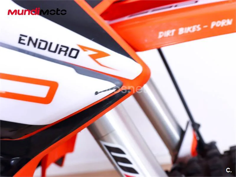KTM 690 Enduro R – Vista 19