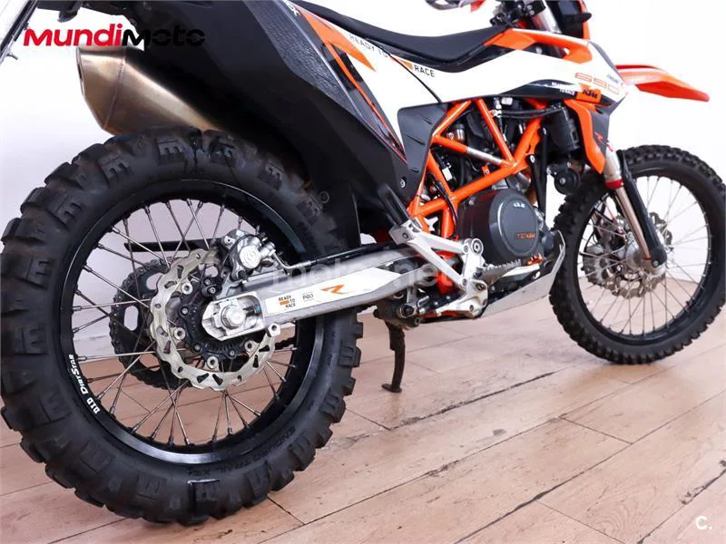 KTM 690 Enduro R – Vista 4
