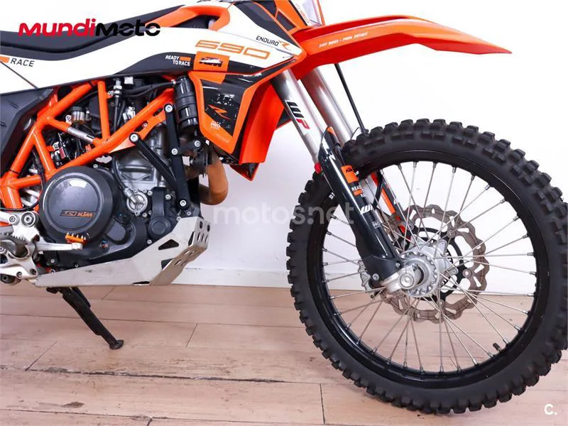 KTM 690 Enduro R – Vista 40