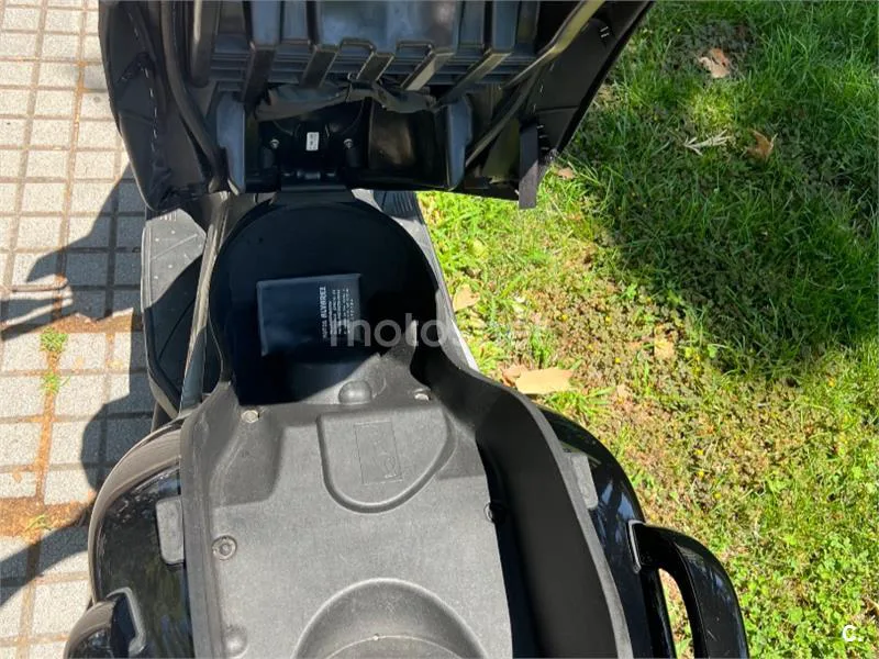 Yamaha XMAX 250 – Vista 12