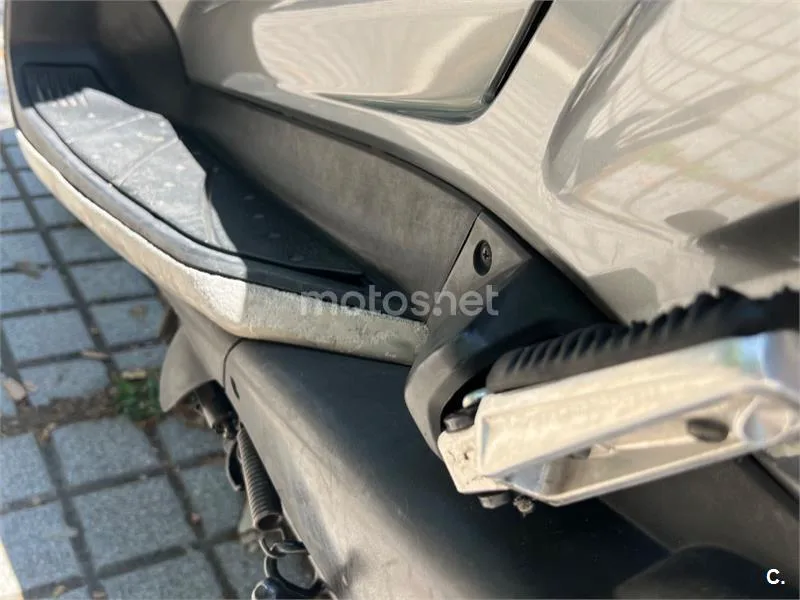 Yamaha XMAX 250 – Vista 21