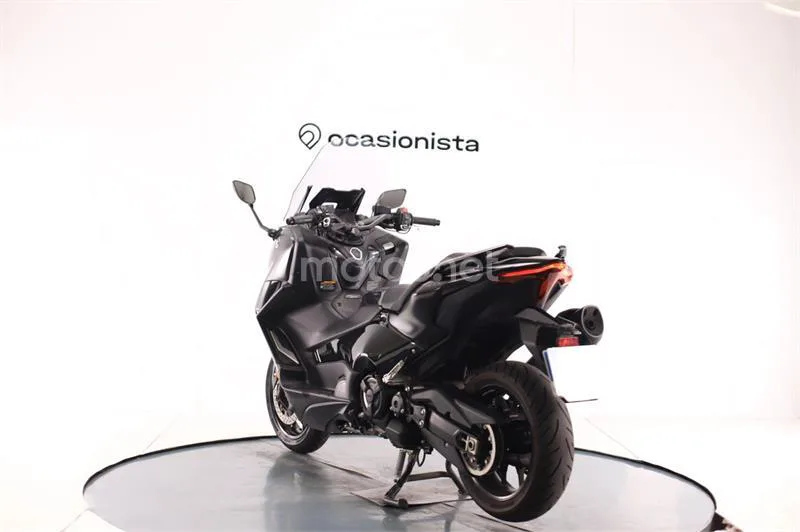 Yamaha TMAX – Vista 3