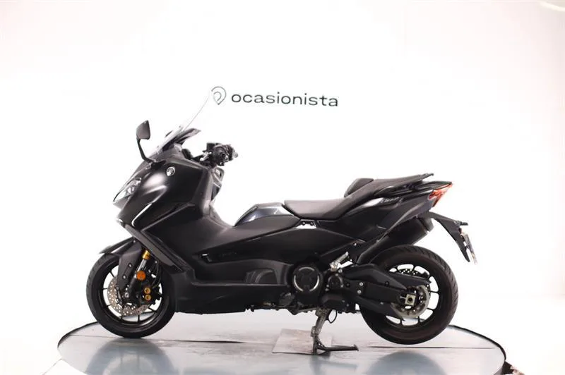 Yamaha TMAX – Vista 4